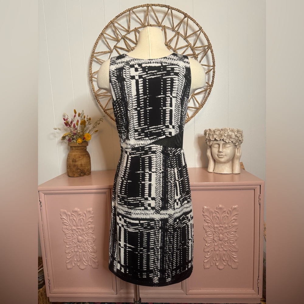Trina Turk Black and White Geometric Midi Dress‎ - Picture 3 of 6